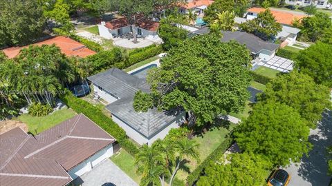 Single Family Residence in Coral Gables FL 6610 Santona St St 60.jpg