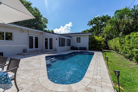 Single Family Residence in Coral Gables FL 6610 Santona St St 43.jpg