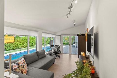 Single Family Residence in Coral Gables FL 6610 Santona St St 21.jpg