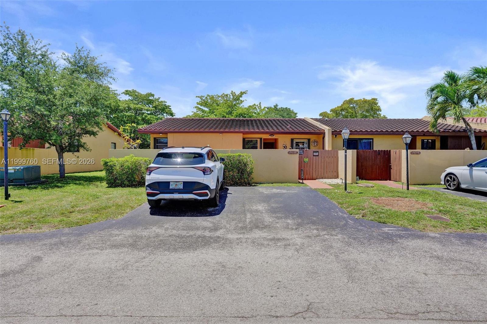 KENDALE LAKES WEST TOWNHO - Residential