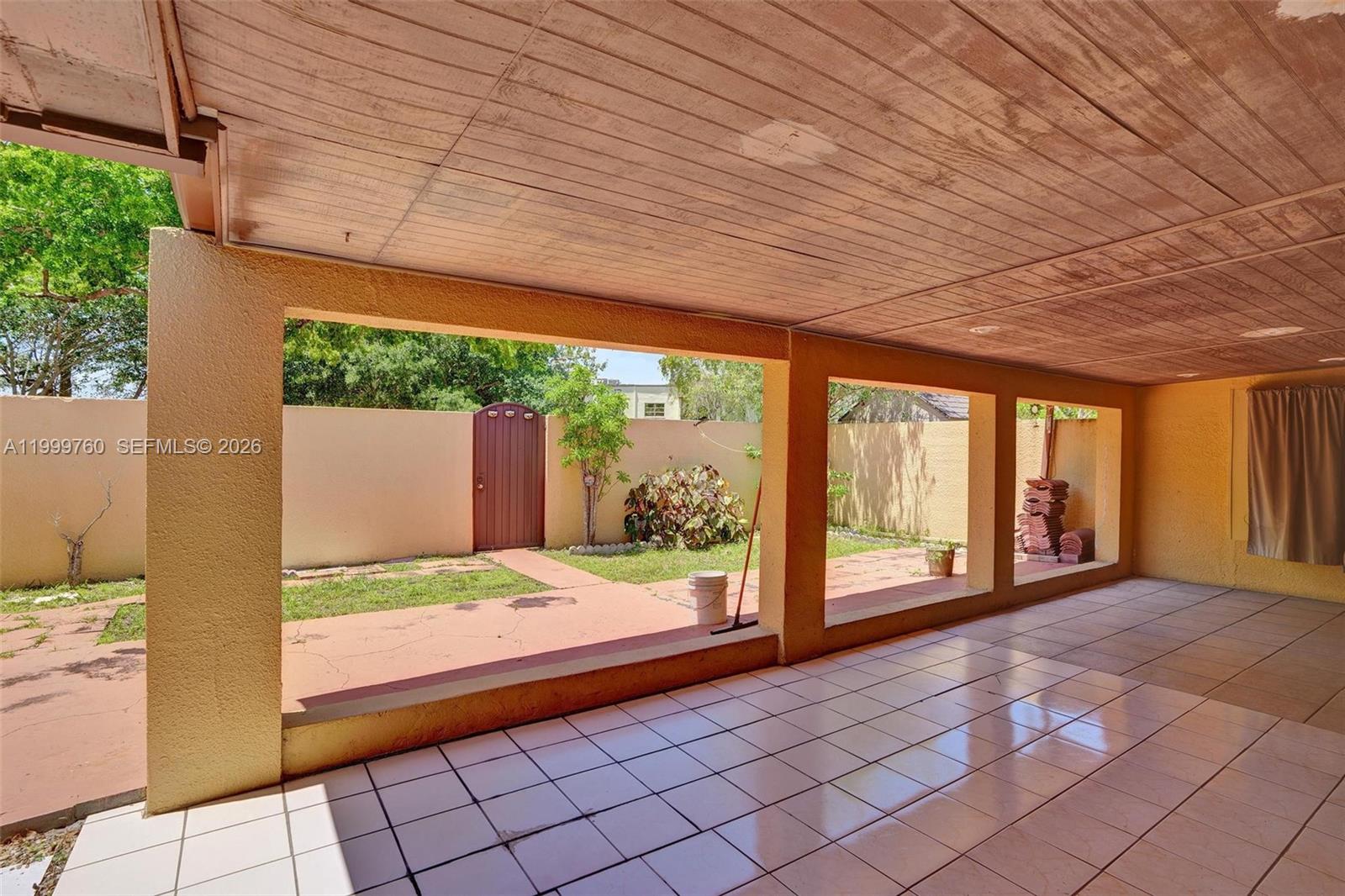 KENDALE LAKES WEST TOWNHO - Residential
