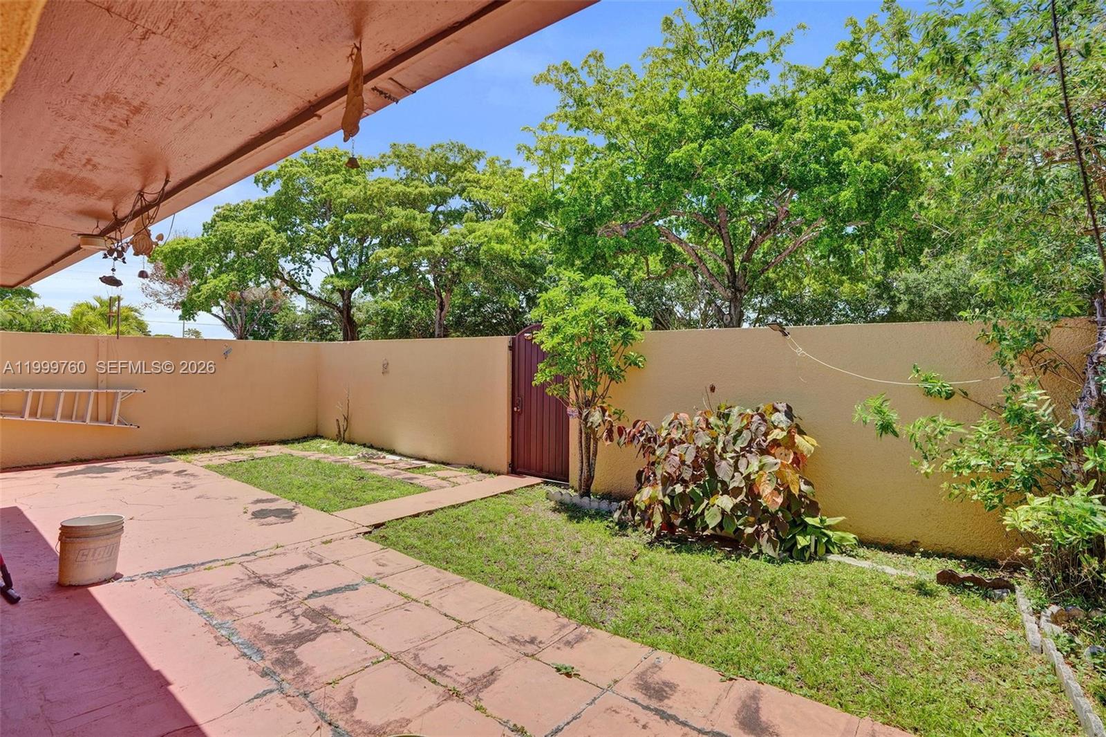 KENDALE LAKES WEST TOWNHO - Residential