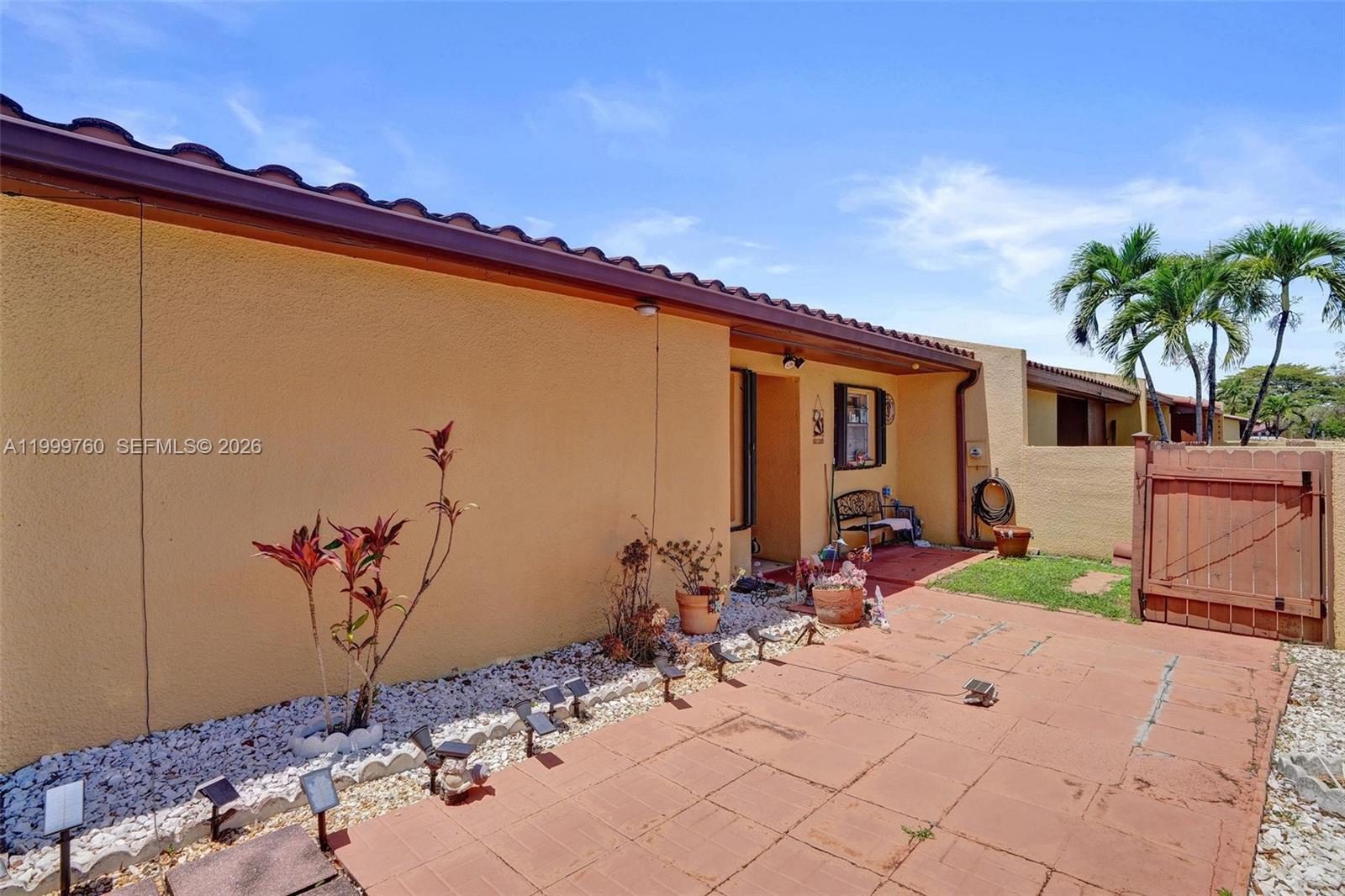 KENDALE LAKES WEST TOWNHO - Residential