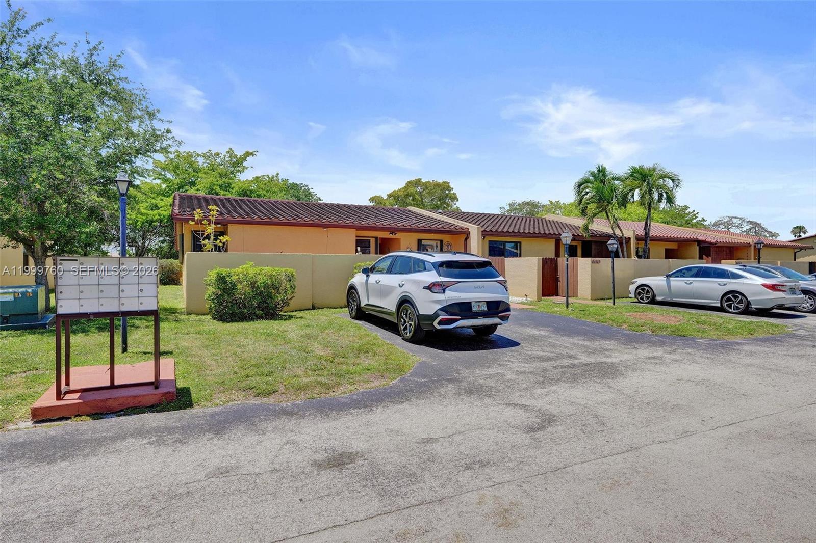 KENDALE LAKES WEST TOWNHO - Residential