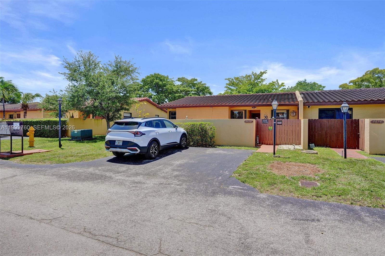 KENDALE LAKES WEST TOWNHO - Residential
