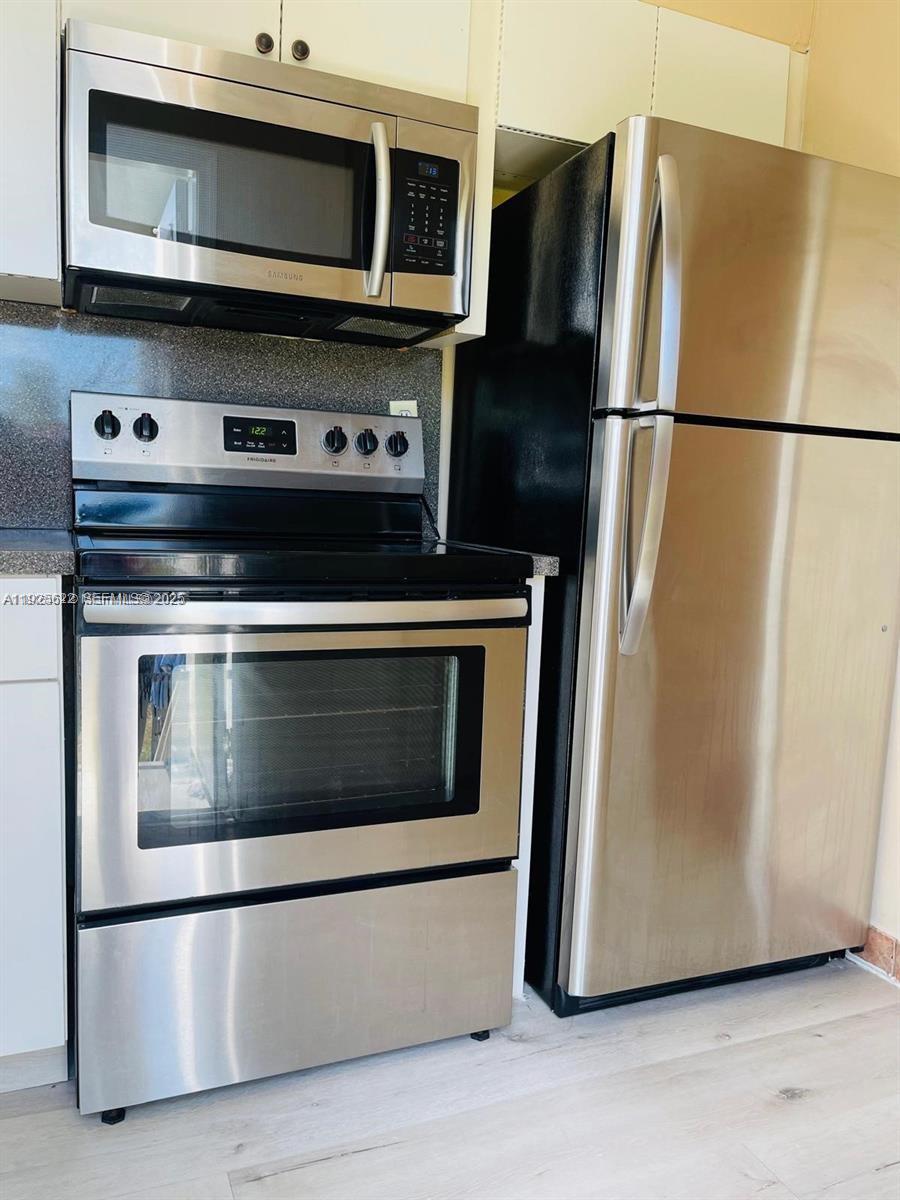 ARCH CREEKS ESTATES - Residential Income