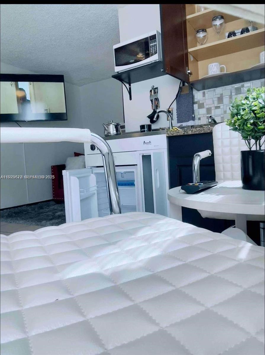 ARCH CREEKS ESTATES - Residential Income