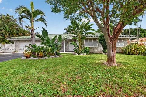 Photo of 5921 SW 15th St, Plantation, FL 33317 (MLS # A12100577)