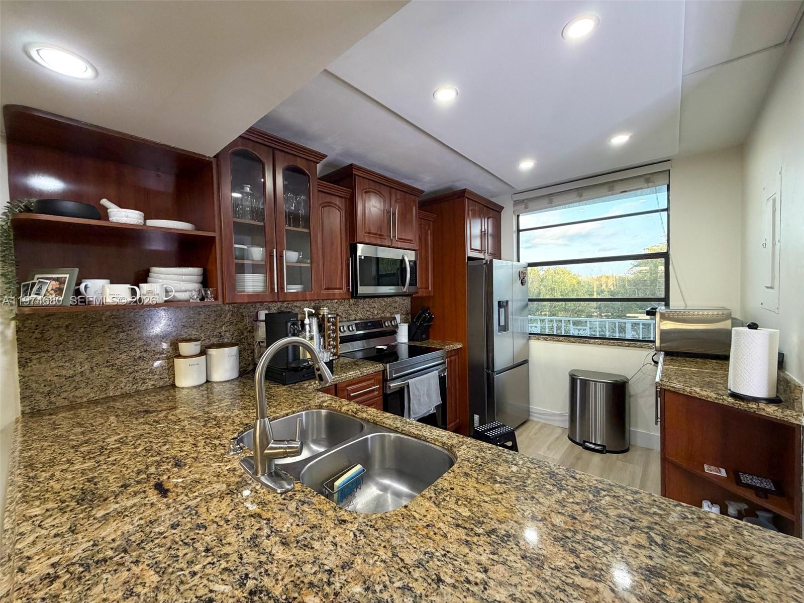 CONDO 24 OF WHITEHALL CON - Residential