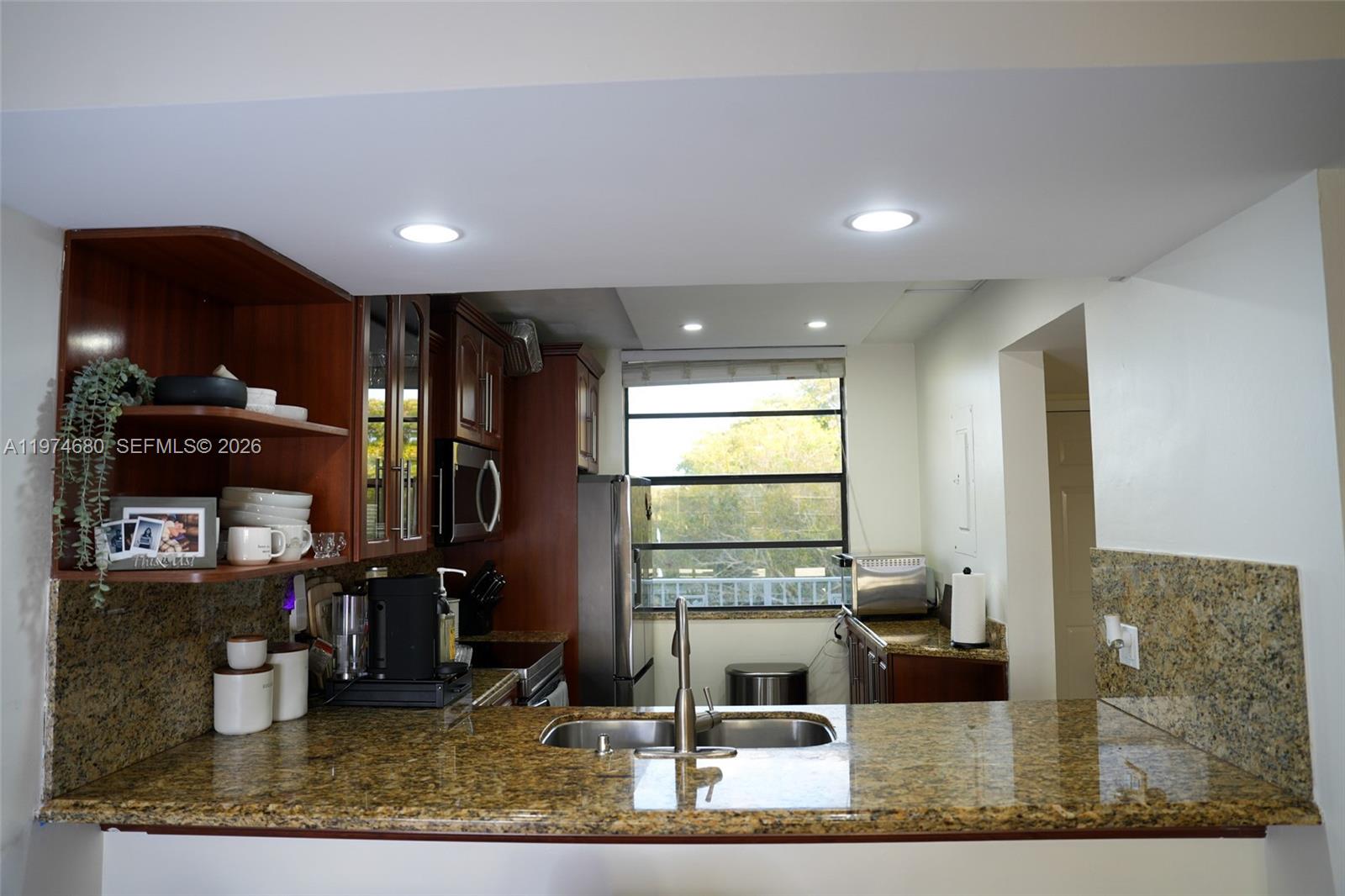 CONDO 24 OF WHITEHALL CON - Residential