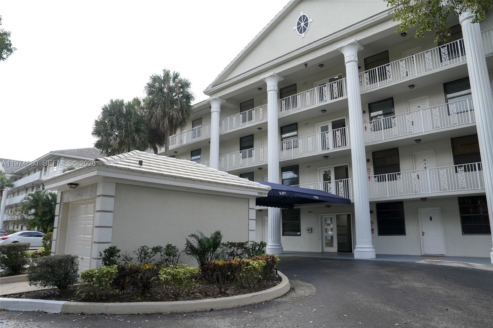 CONDO 24 OF WHITEHALL CON - Residential