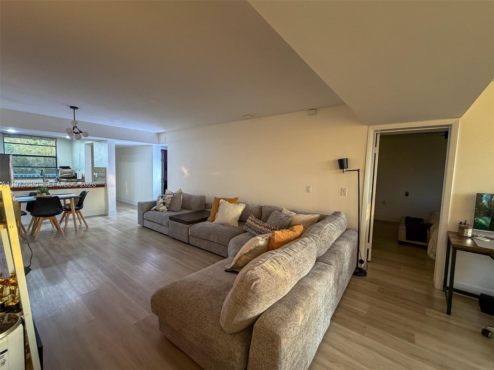 CONDO 24 OF WHITEHALL CON - Residential