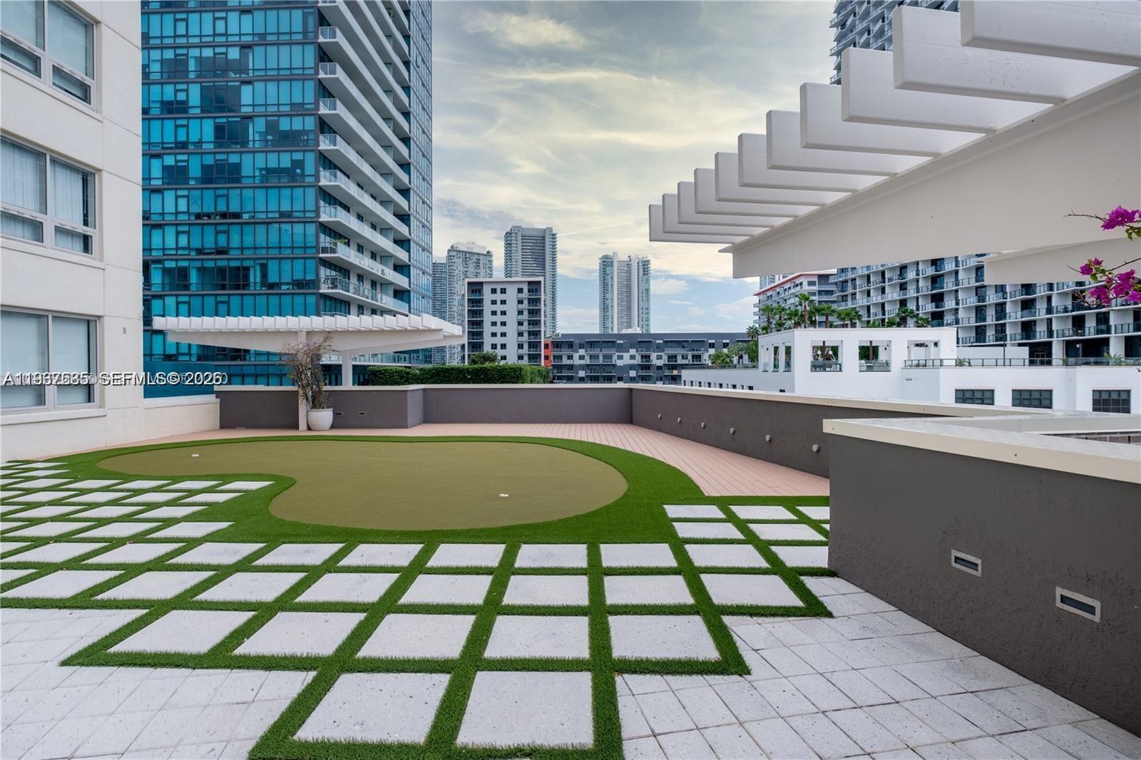 MIDBLOCK MIAMI CONDO - Residential Lease