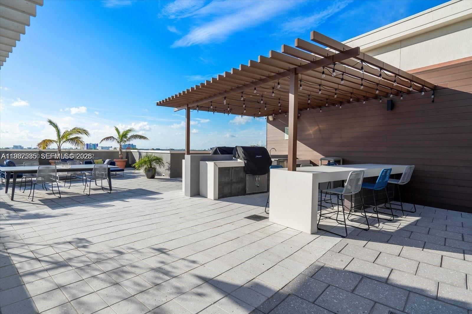 MIDBLOCK MIAMI CONDO - Residential Lease