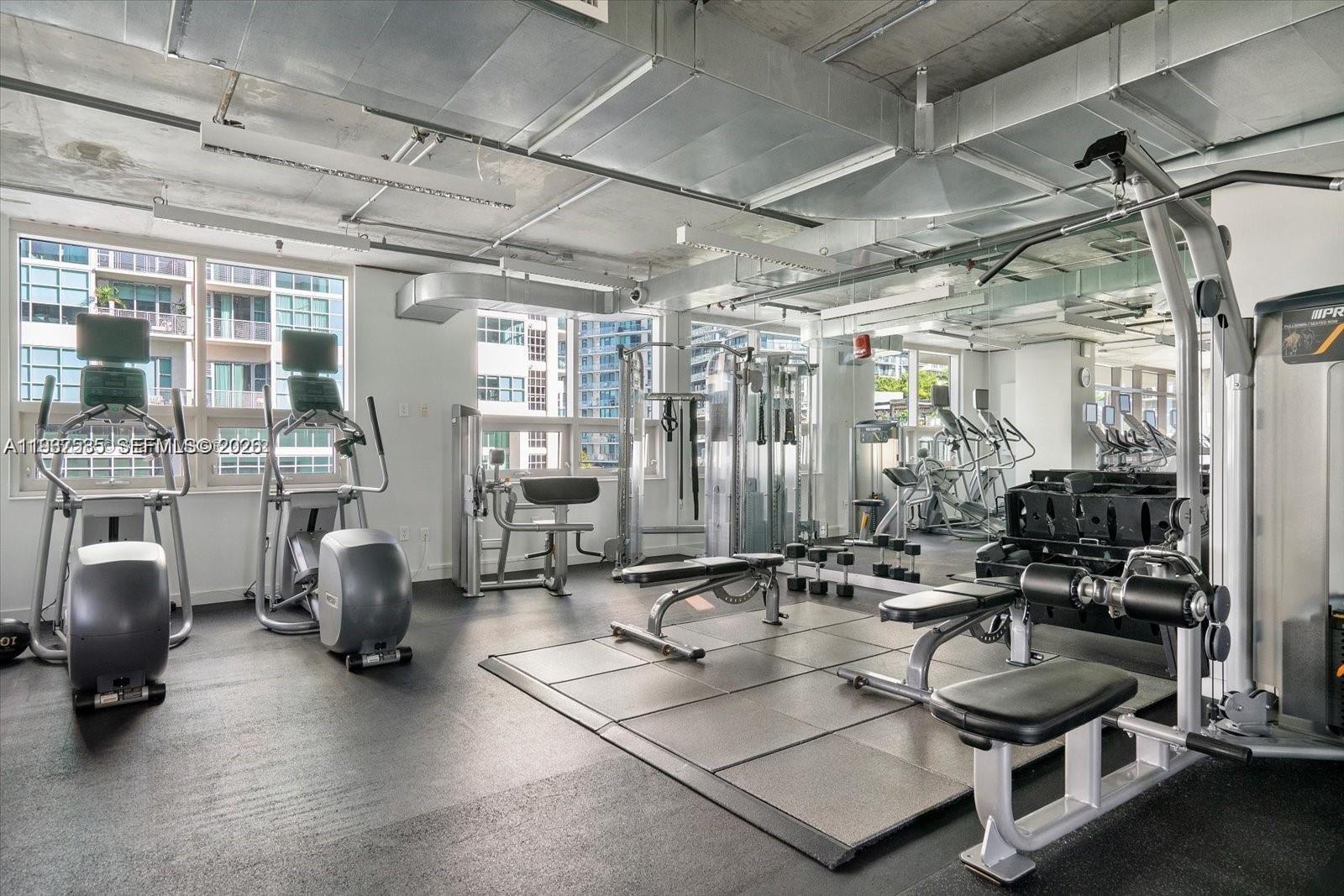 MIDBLOCK MIAMI CONDO - Residential Lease