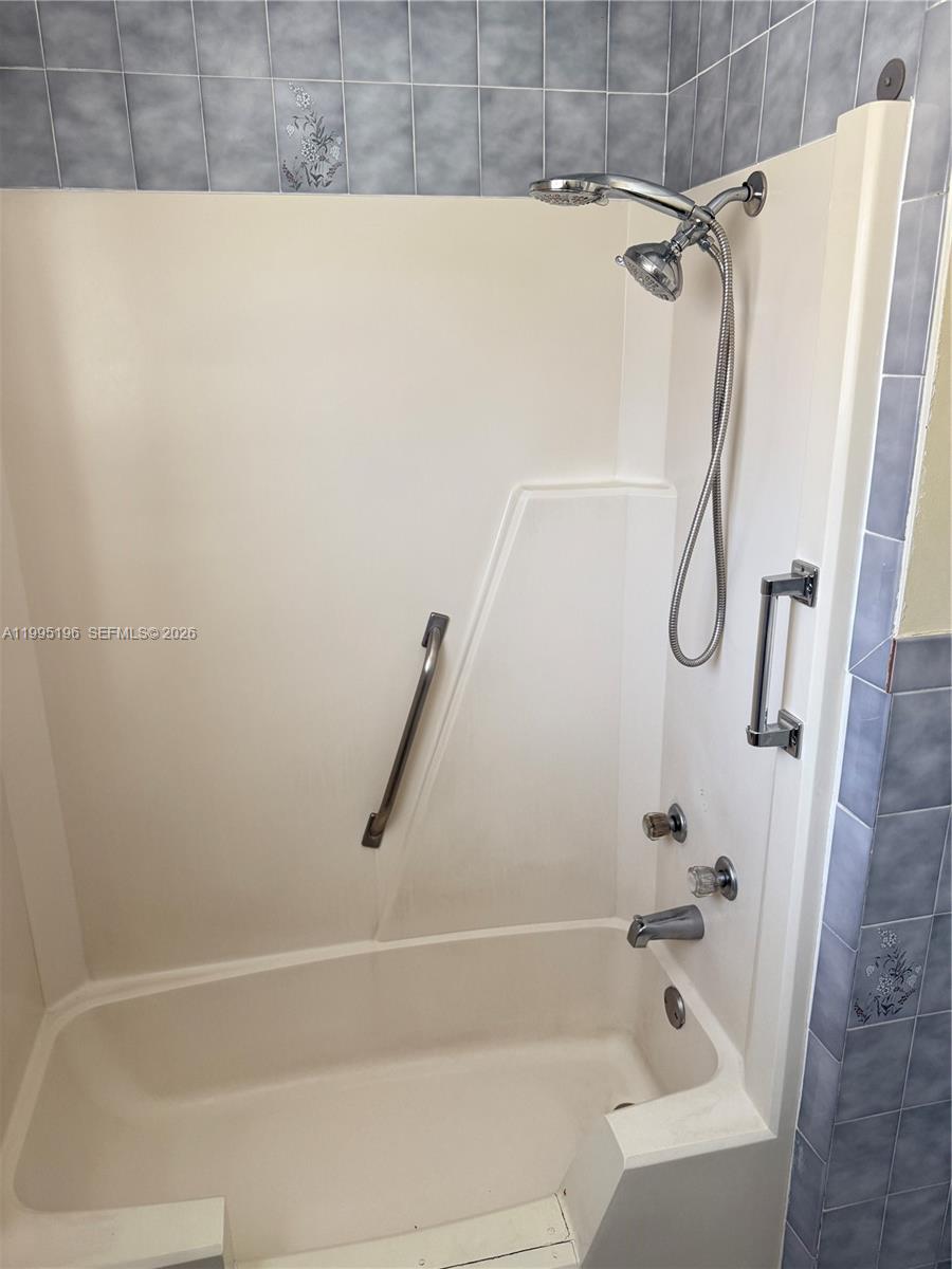 ESPANA VILLAS CONDO - Residential