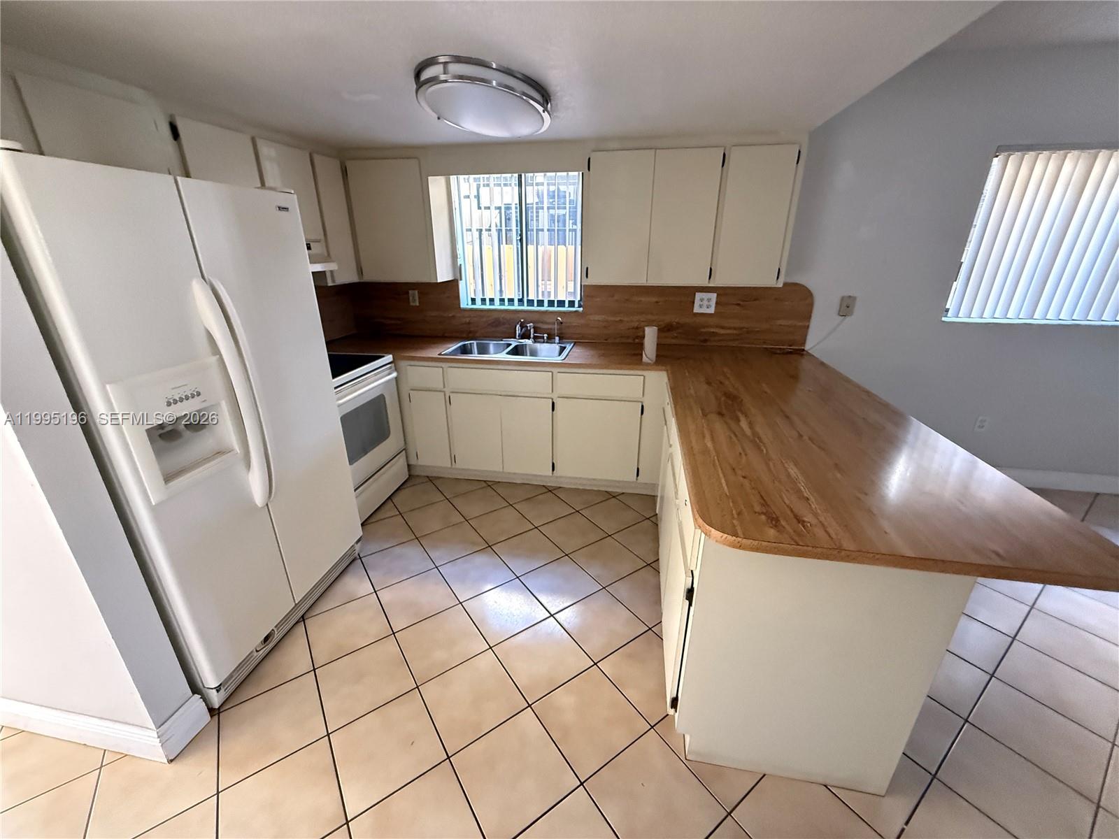 ESPANA VILLAS CONDO - Residential