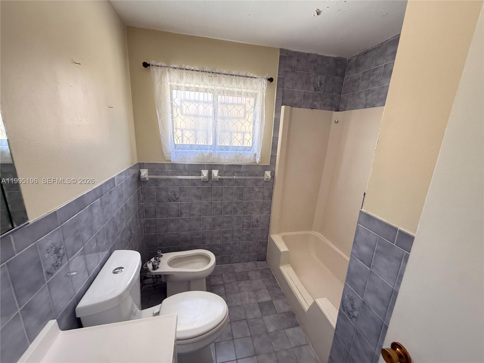 ESPANA VILLAS CONDO - Residential