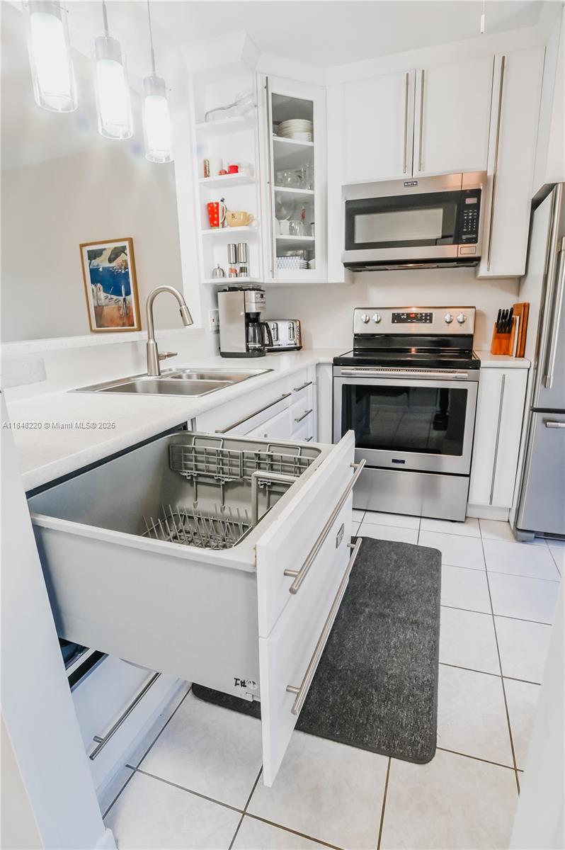 BRADLEY HALL CONDO - Residential