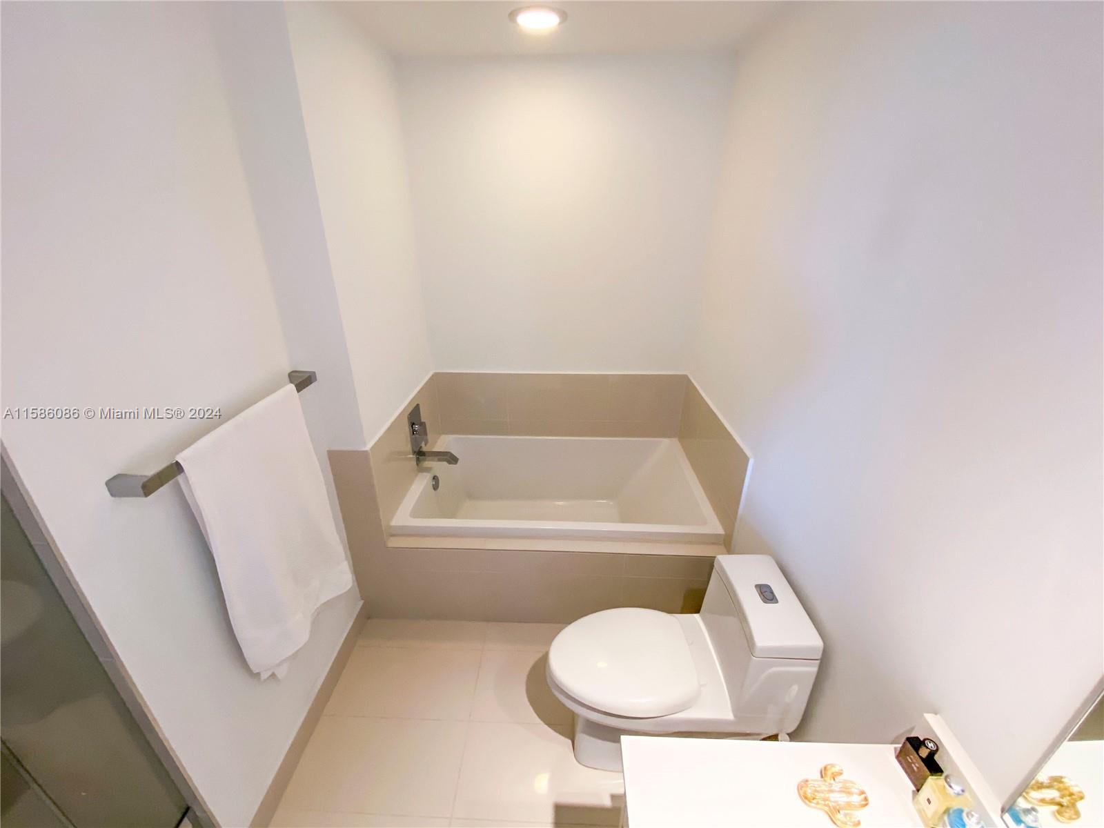 BRICKELL HEIGHTS WEST CON - Residential Lease