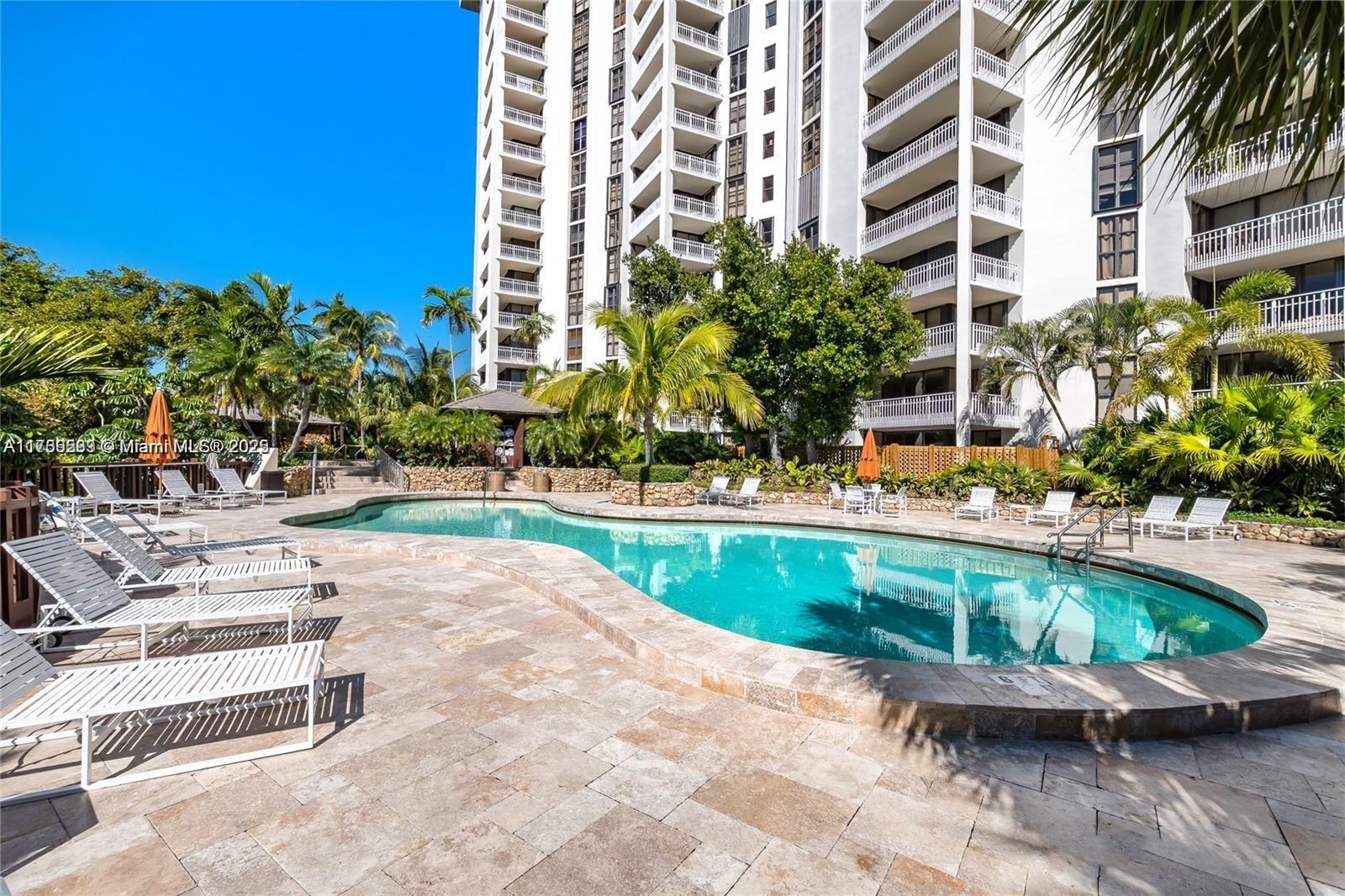 TOWERS OF QUAYSIDE CONDO - Residential