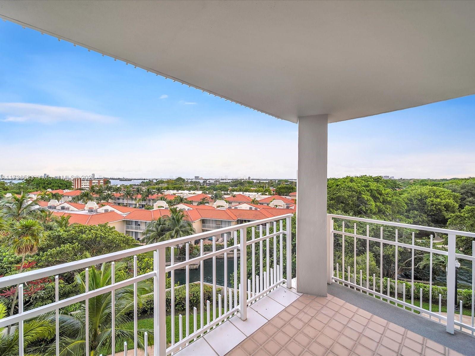 TOWERS OF QUAYSIDE CONDO - Residential
