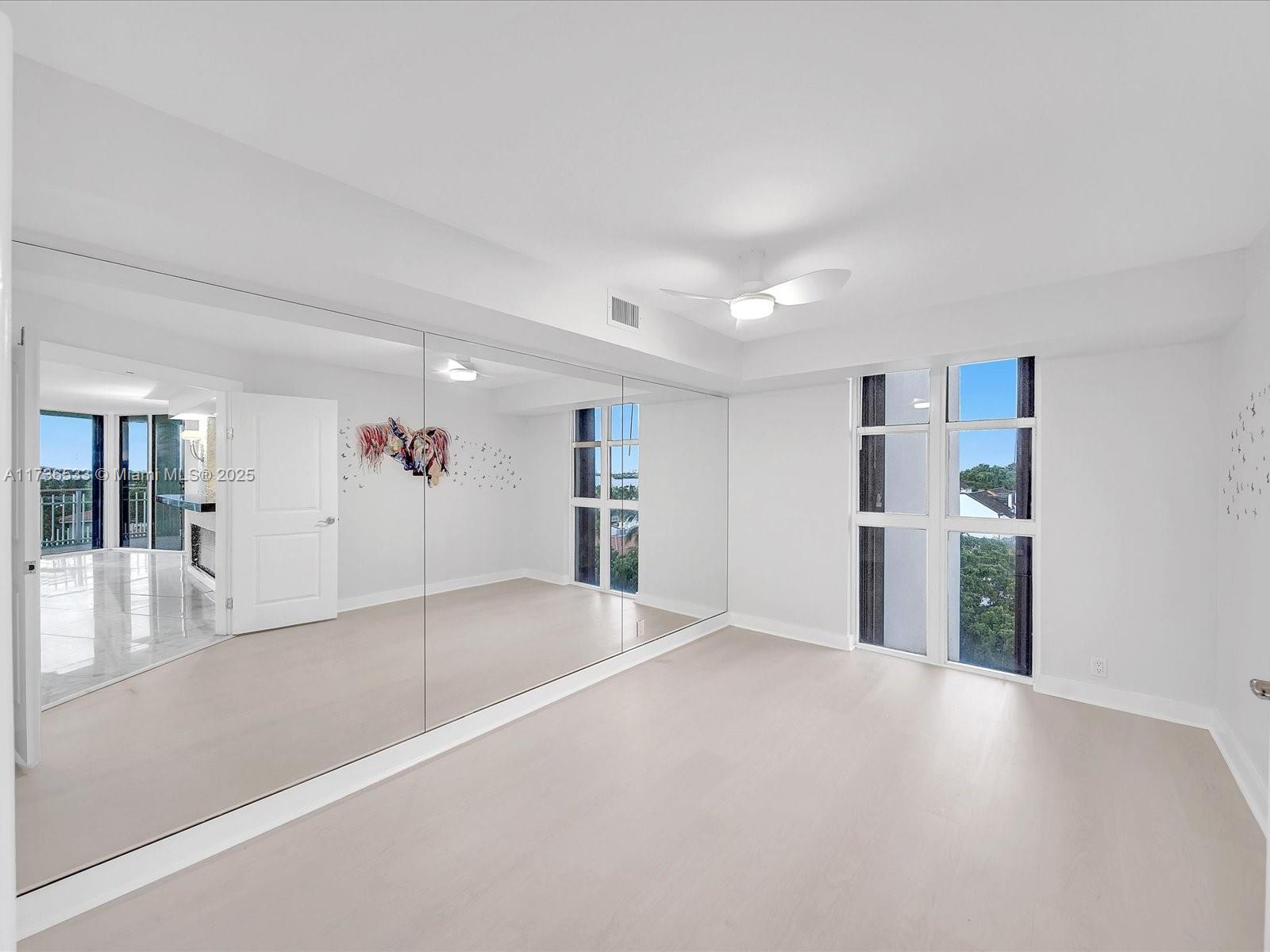 TOWERS OF QUAYSIDE CONDO - Residential