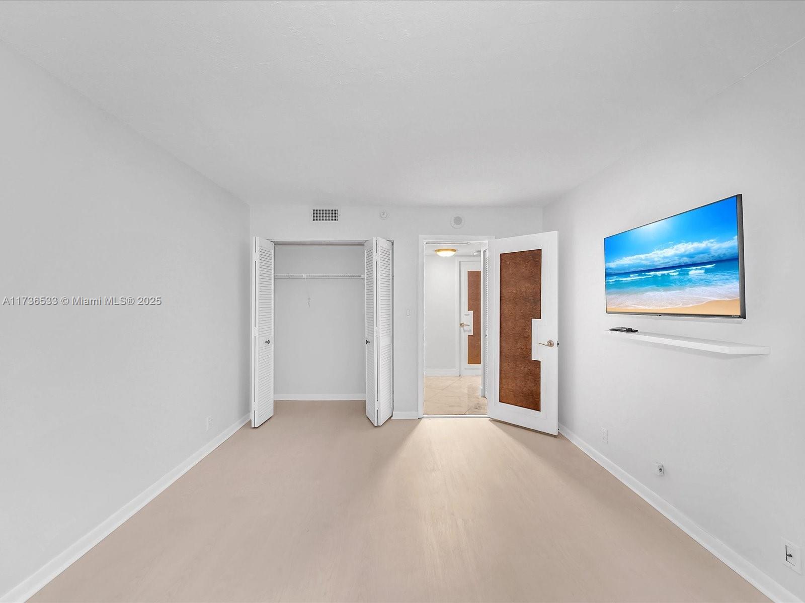 TOWERS OF QUAYSIDE CONDO - Residential
