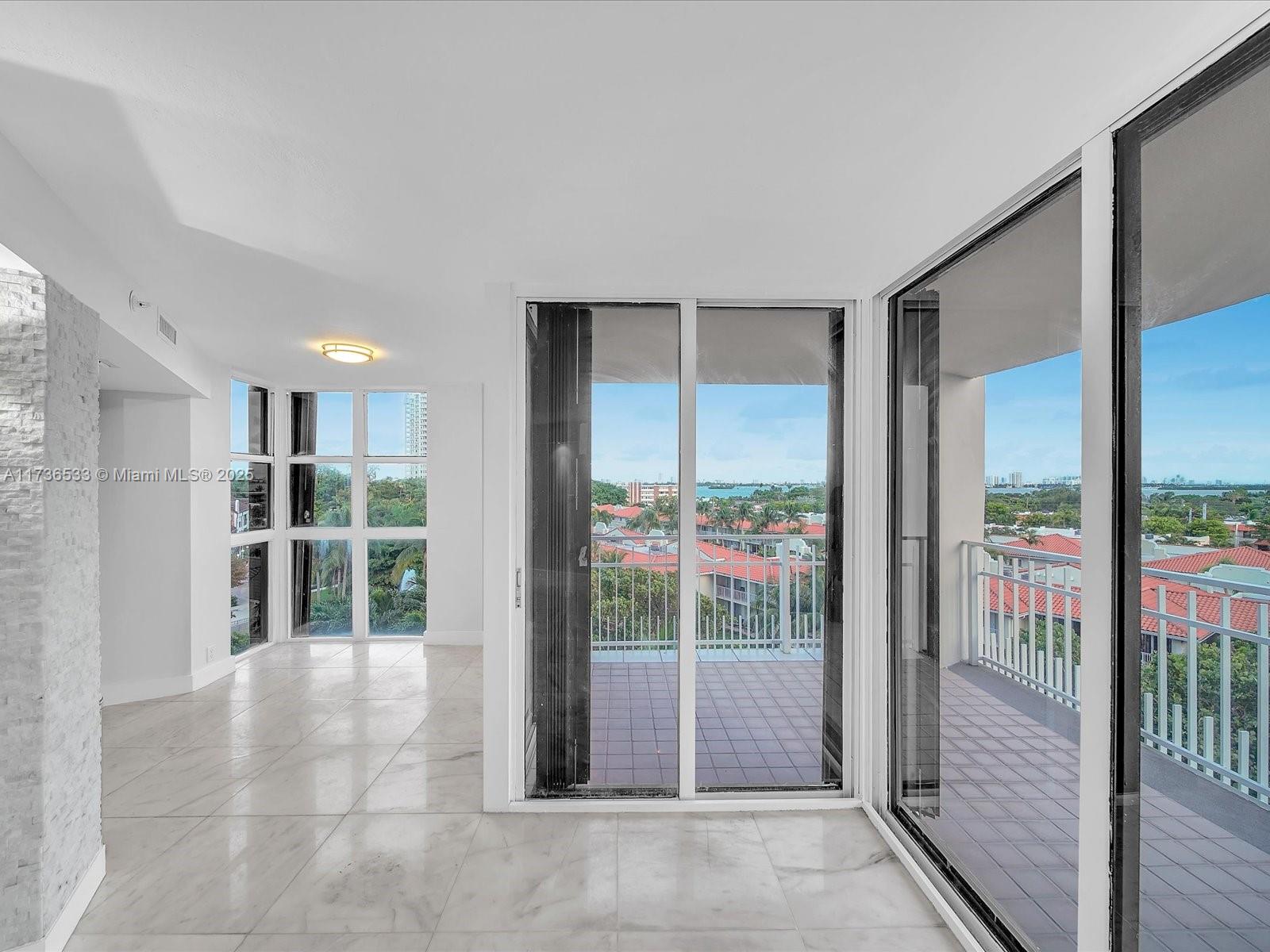 TOWERS OF QUAYSIDE CONDO - Residential