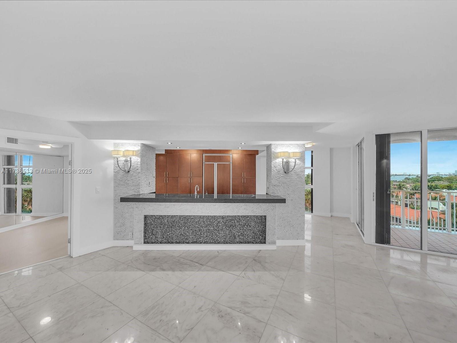 TOWERS OF QUAYSIDE CONDO - Residential