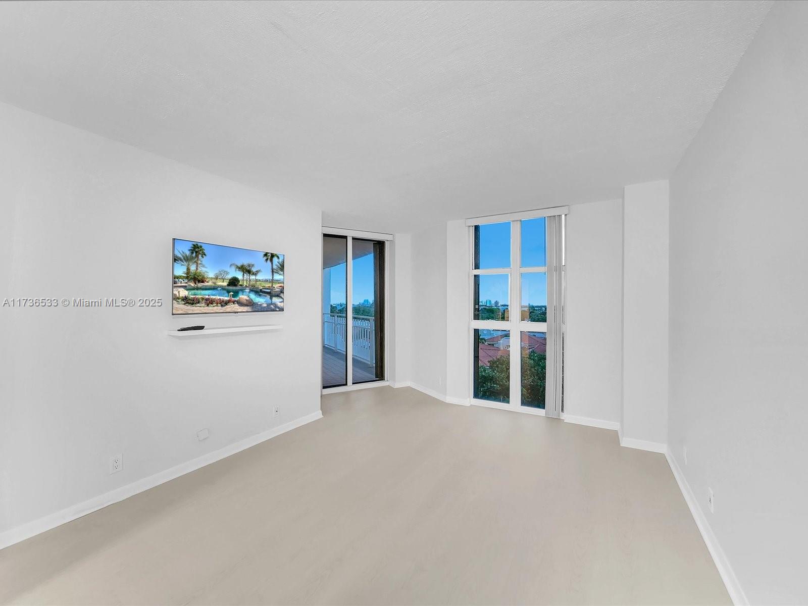 TOWERS OF QUAYSIDE CONDO - Residential
