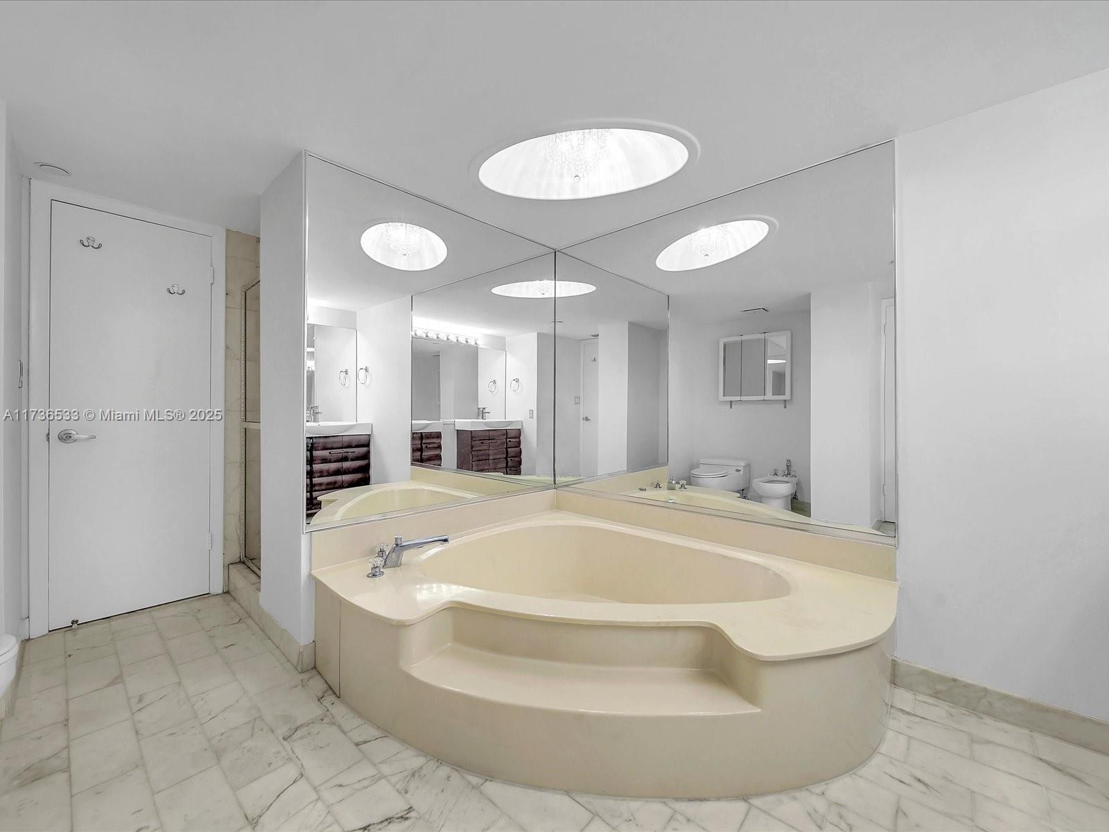 TOWERS OF QUAYSIDE CONDO - Residential
