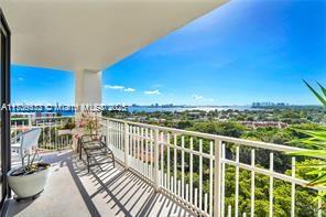 TOWERS OF QUAYSIDE CONDO - Residential