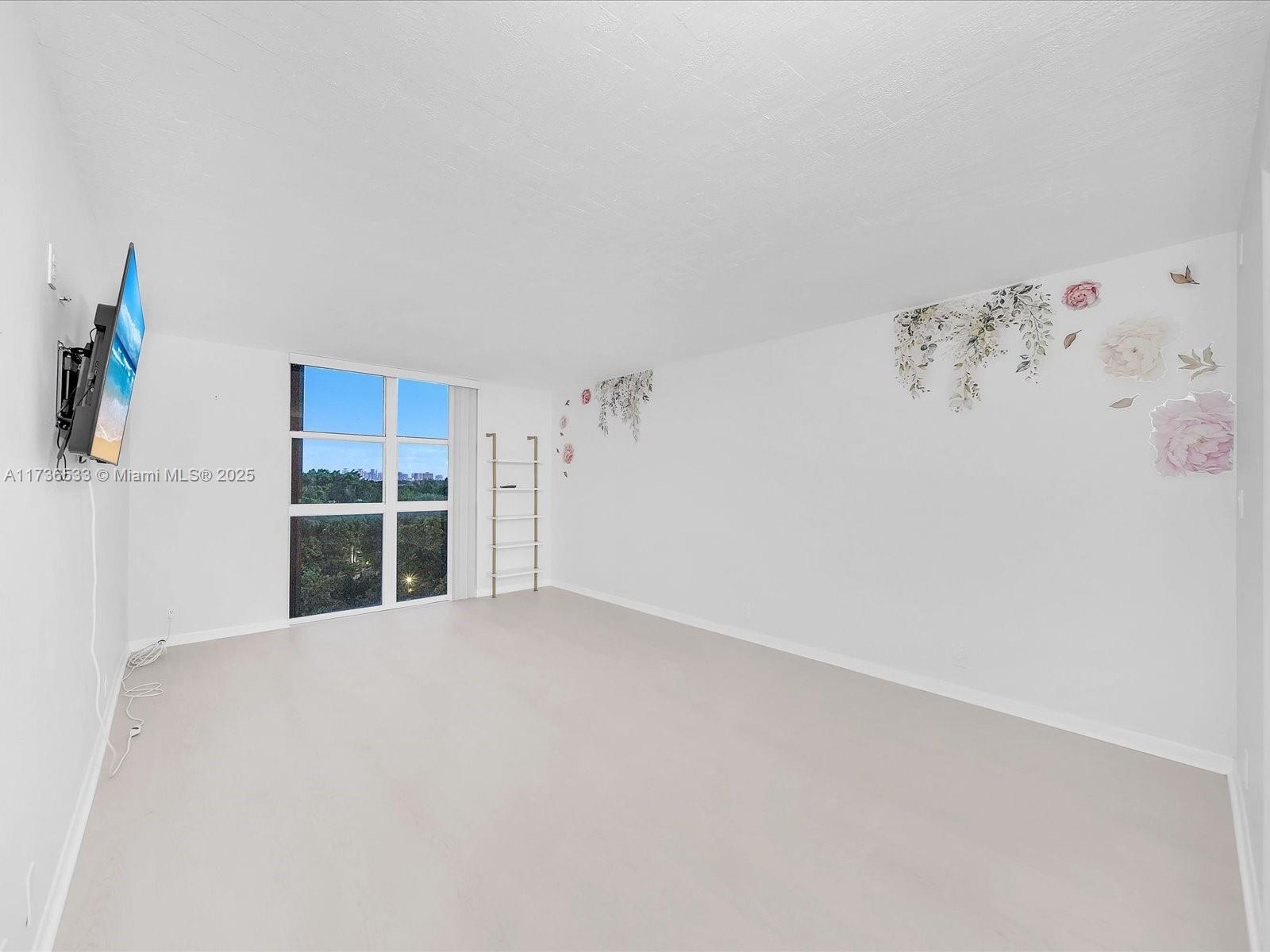 TOWERS OF QUAYSIDE CONDO - Residential