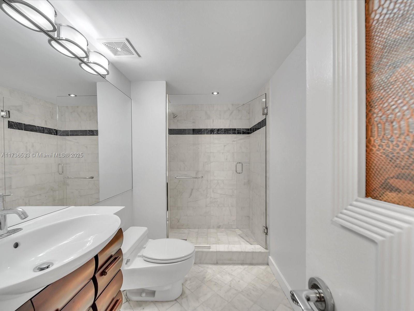 TOWERS OF QUAYSIDE CONDO - Residential