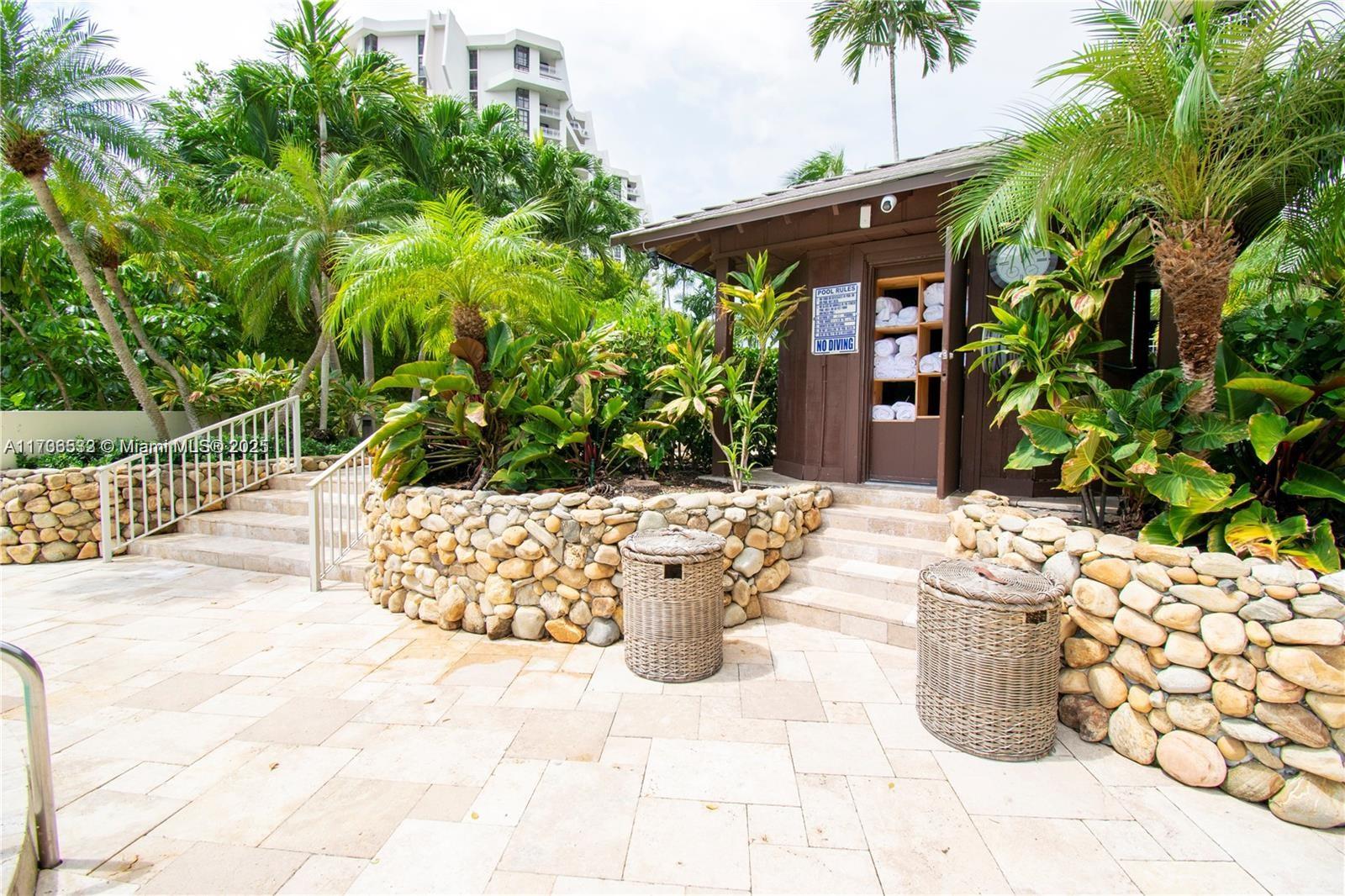 TOWERS OF QUAYSIDE CONDO - Residential