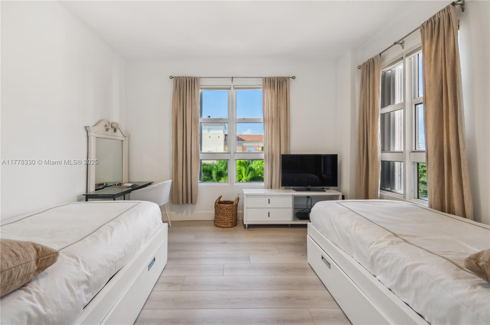 LAKE VILLA THREE CONDO - Residential Lease