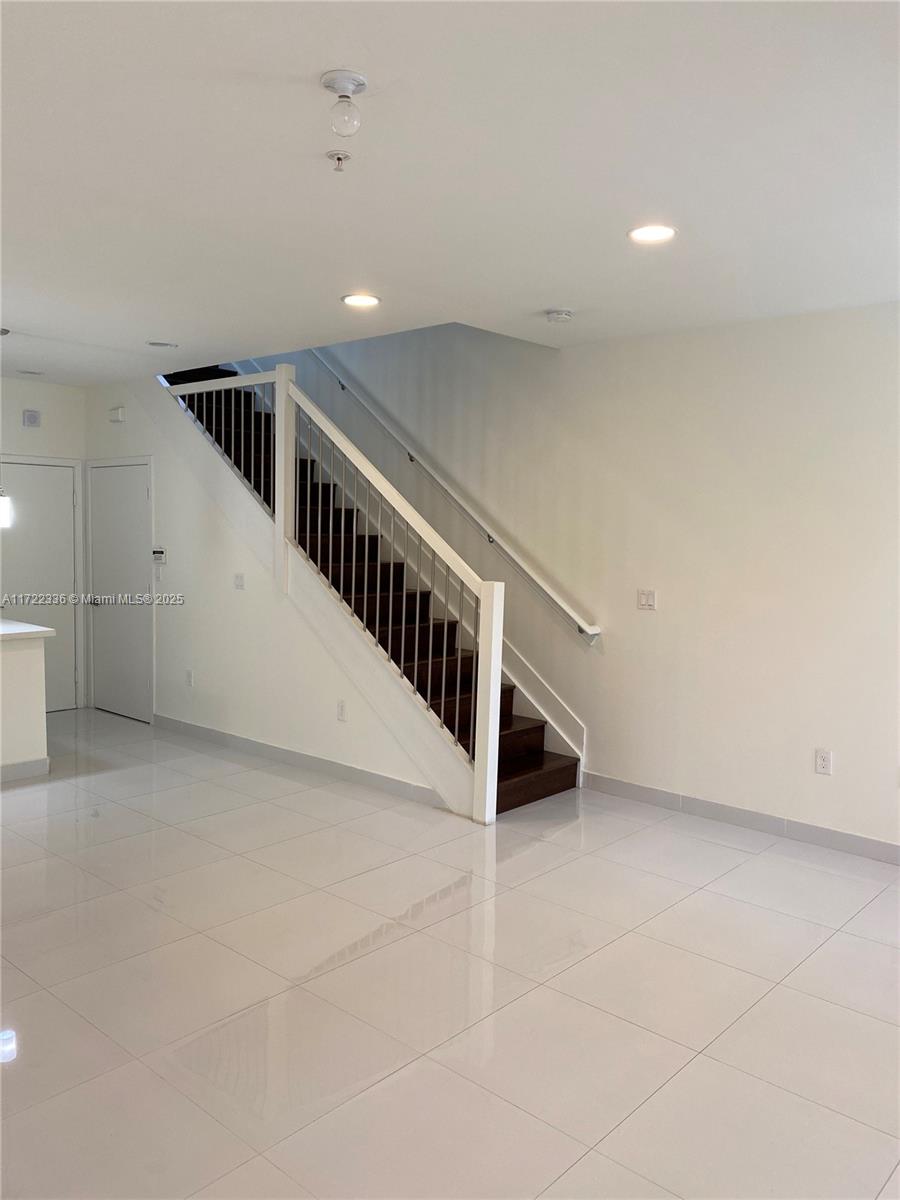 AVENTURA PLACE - Residential