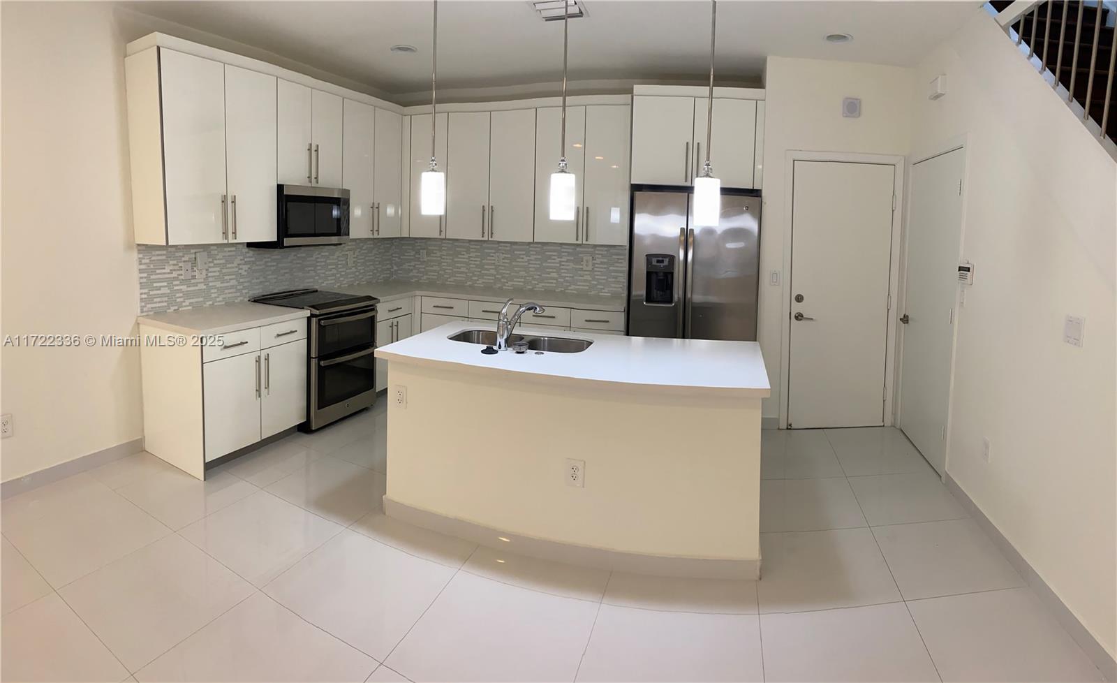 AVENTURA PLACE - Residential