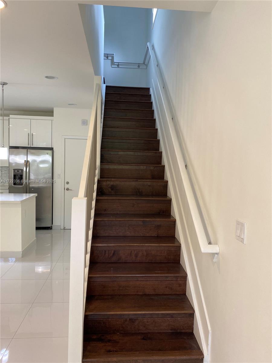 AVENTURA PLACE - Residential