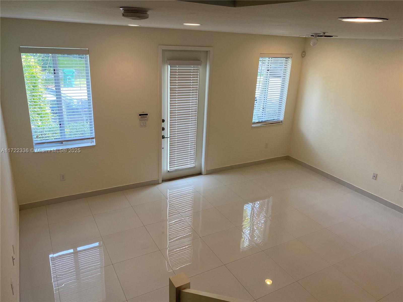 AVENTURA PLACE - Residential