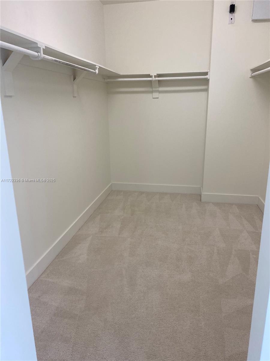 AVENTURA PLACE - Residential
