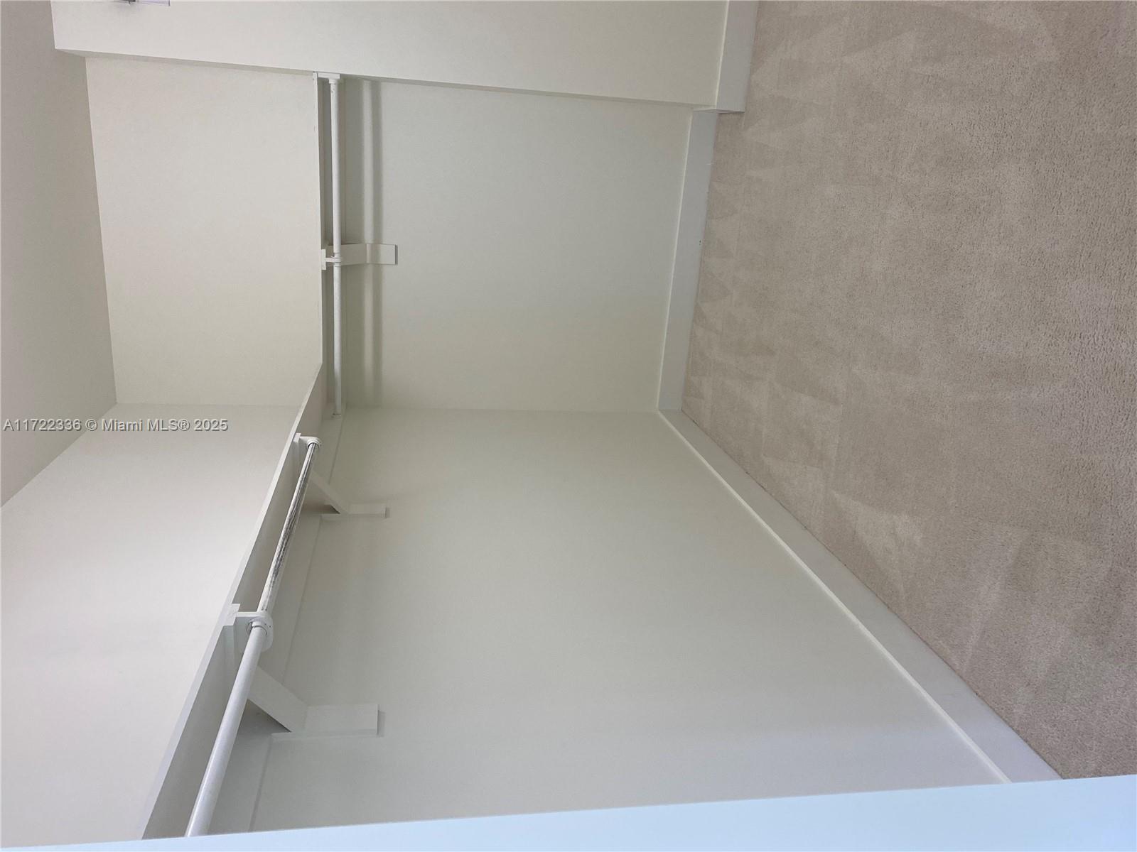 AVENTURA PLACE - Residential