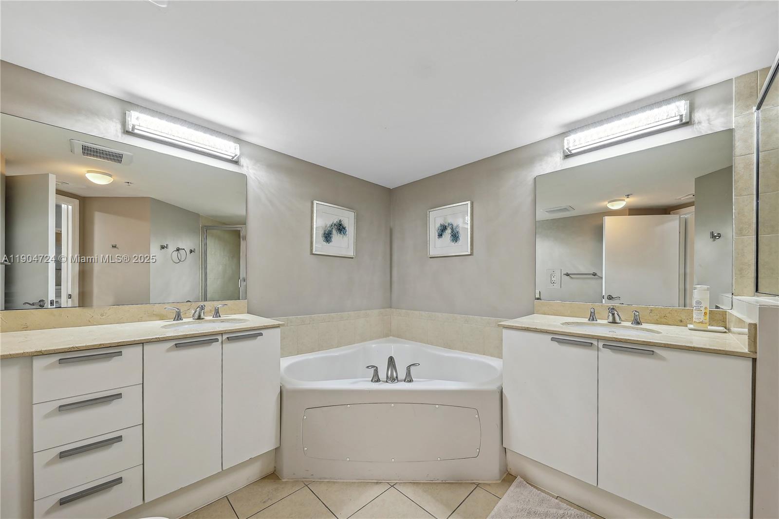 LA PERLA CONDO - Residential Lease