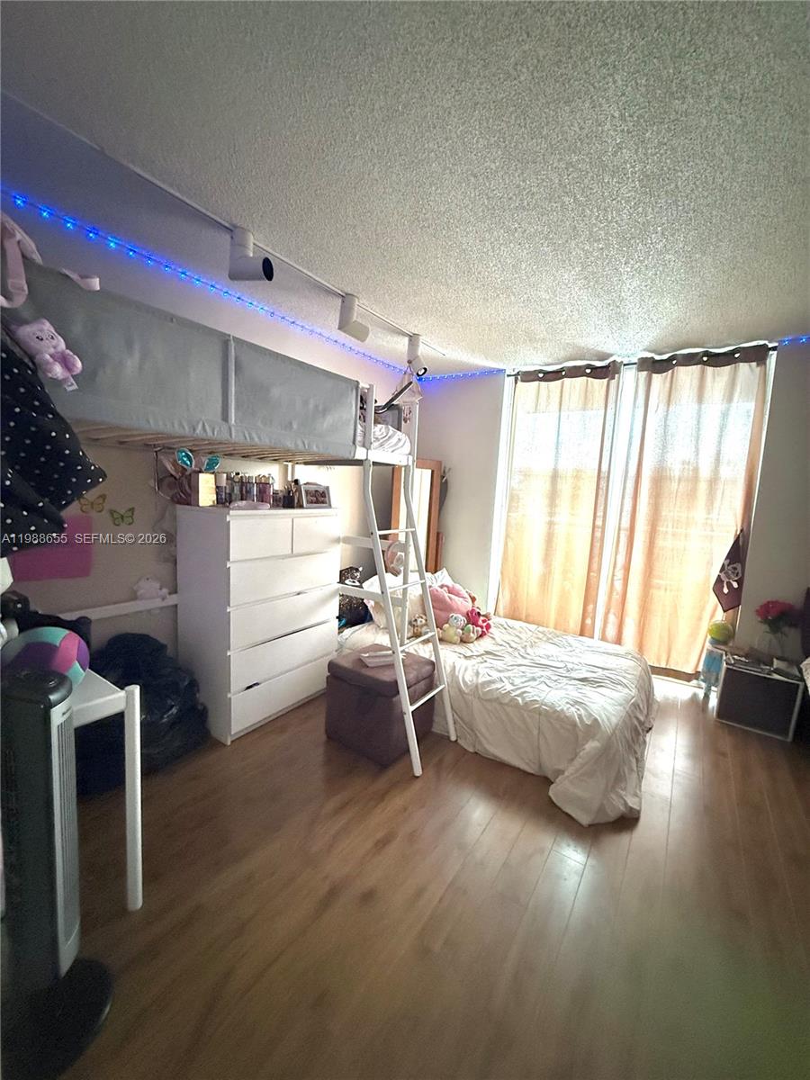 10000 PLAZA CONDO-NORTH T - Residential