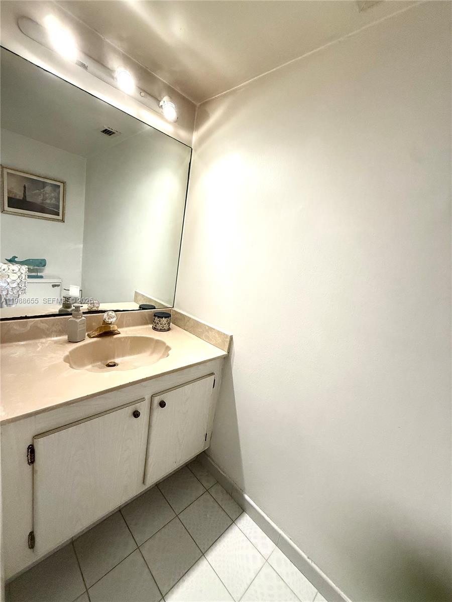 10000 PLAZA CONDO-NORTH T - Residential