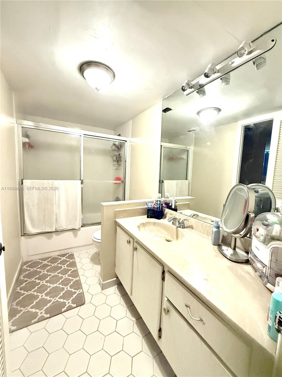10000 PLAZA CONDO-NORTH T - Residential