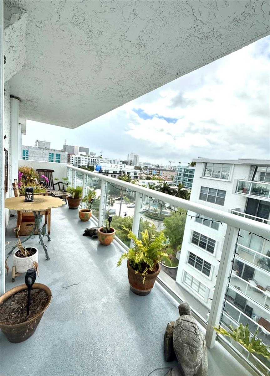 10000 PLAZA CONDO-NORTH T - Residential