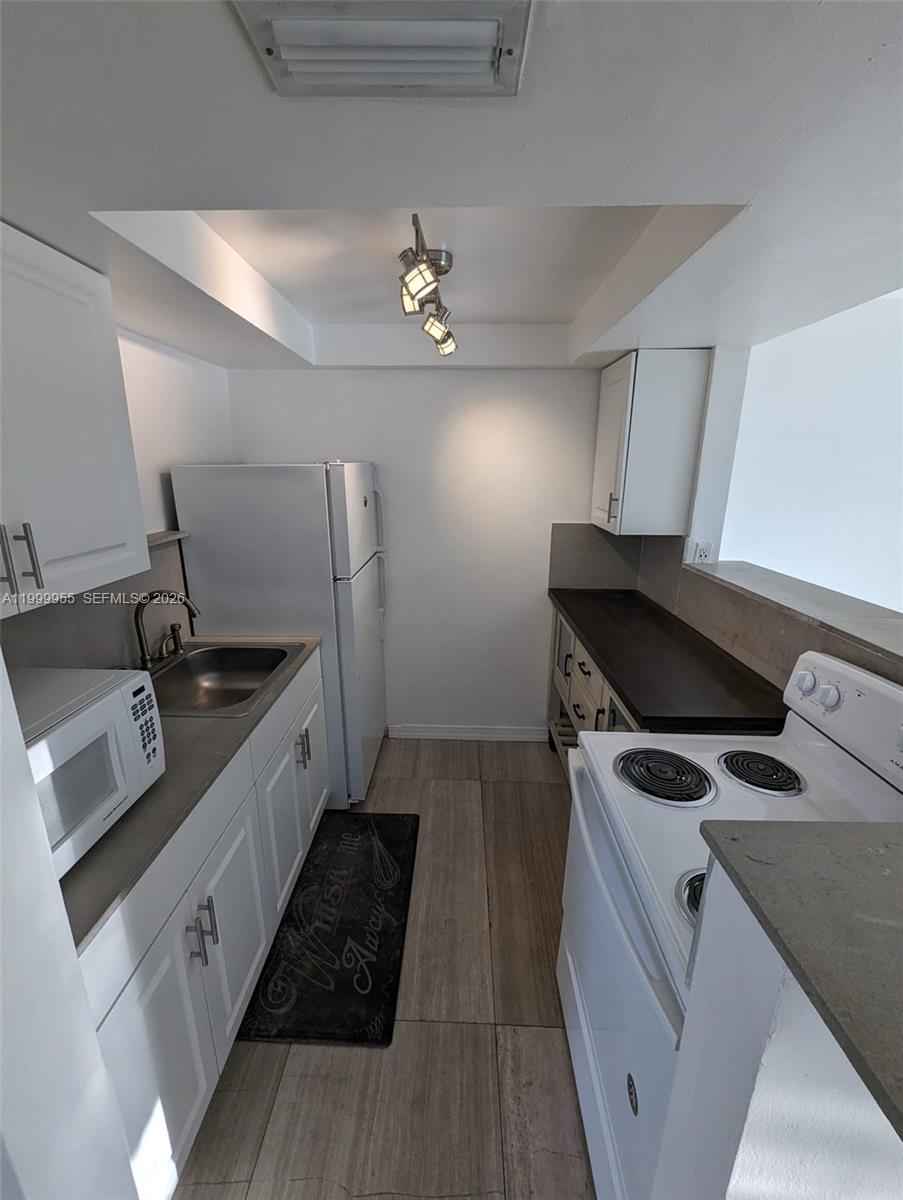 7360 SW 82nd St E202