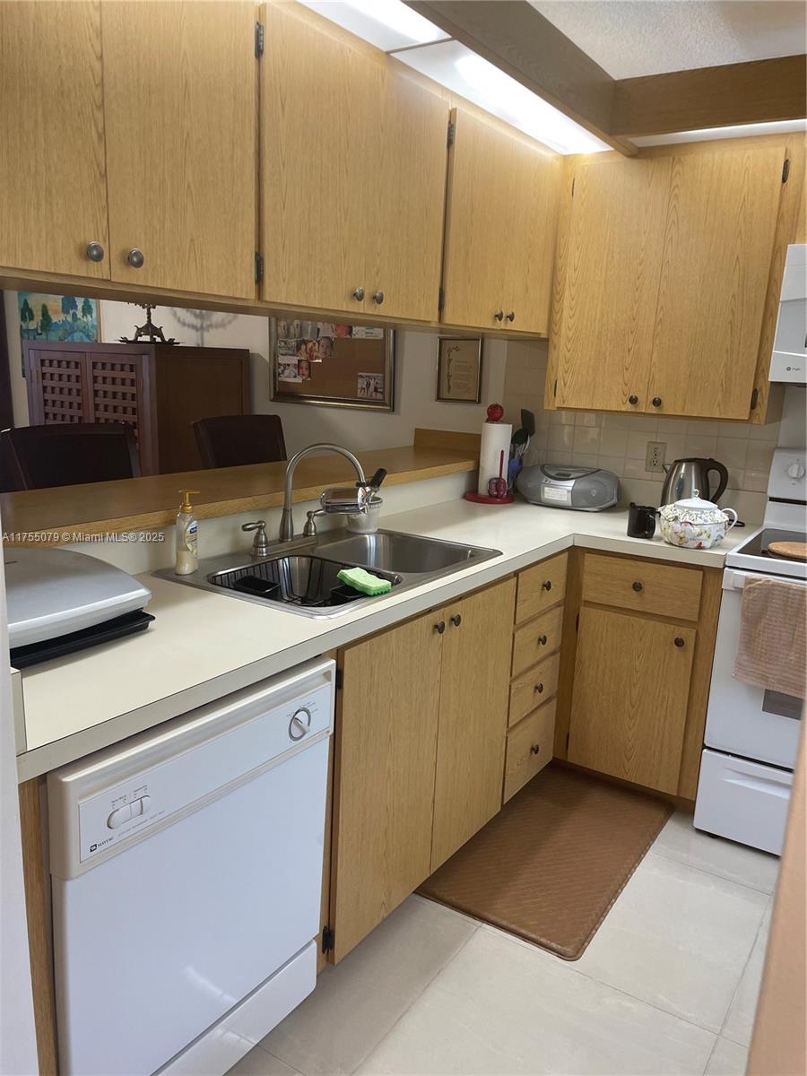 WHITEHALL CONDO AT CAMINO - Residential